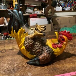 Duck Co happy feet rooster wine bottle holder